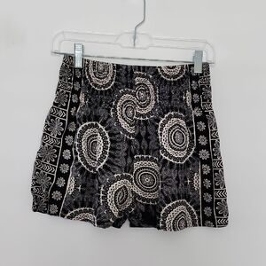 Lotus & Luna Black/cream Mandela Yoga Shorts